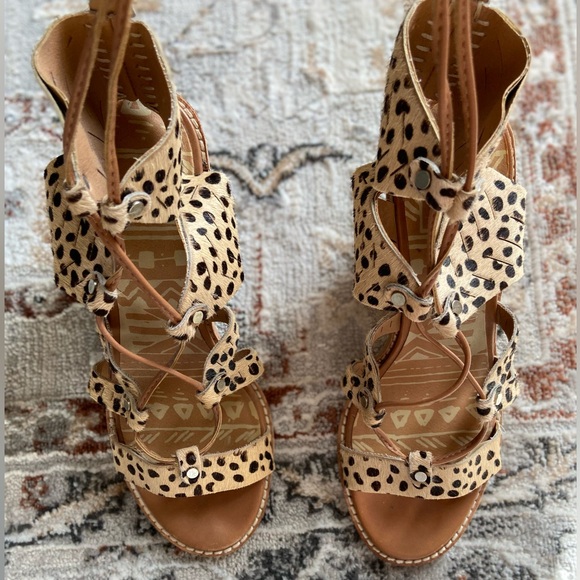 Dolce Vita Luci Leopard Print Calf Hair Block Heels - Picture 2 of 4